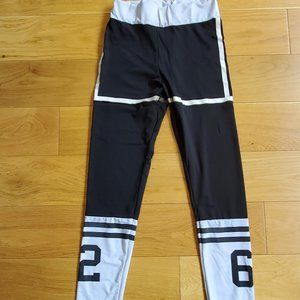 Black & White Leggings Size M